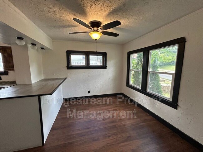 Foto del edificio - 216 W Hillcrest Ave