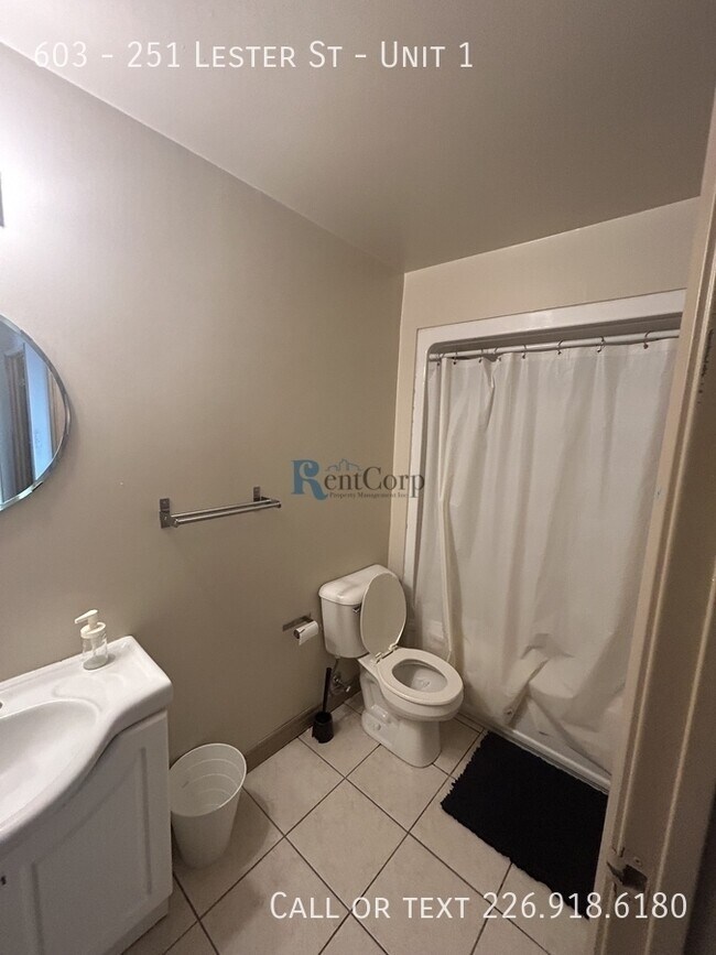 Photo du bâtiment - 251-251 Lester St