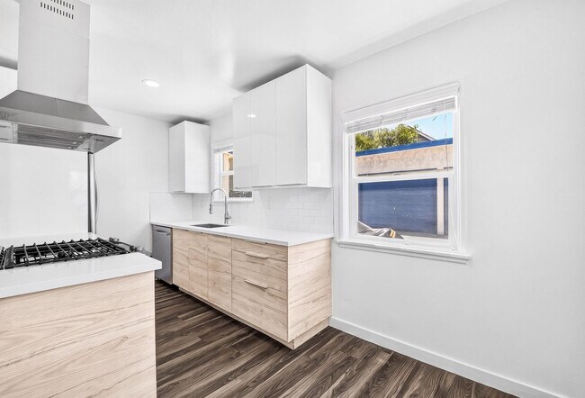 Foto del edificio - 4308 E 4th St