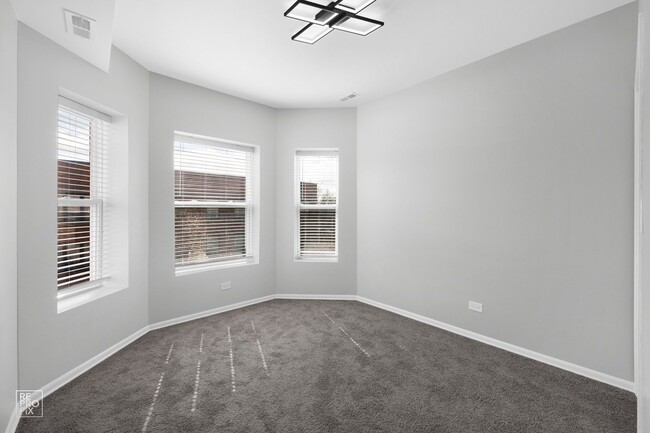 Foto del edificio - 4750 S Calumet Ave