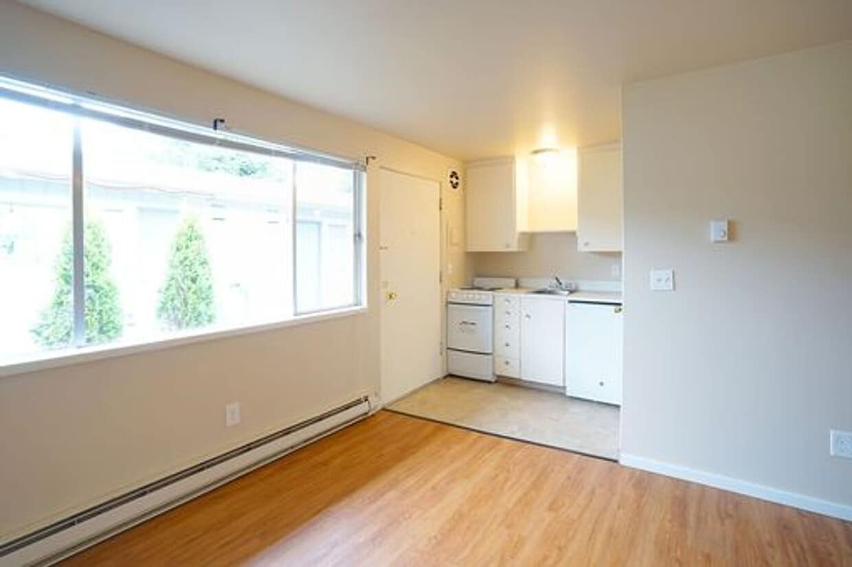 Building Photo - Crown Colony