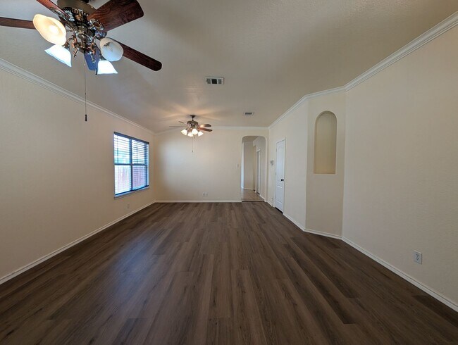 Building Photo - Dove Crossing 3/2/2 / No Carpet / Fridge Included / Fenced in Yard / NBISD
