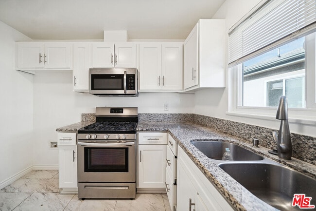 Foto del edificio - 3652 Carmona Ave