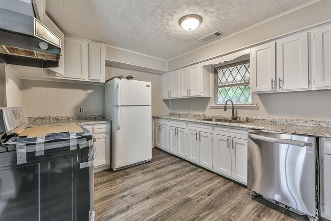 Building Photo - 3446 Mt Pleasant St