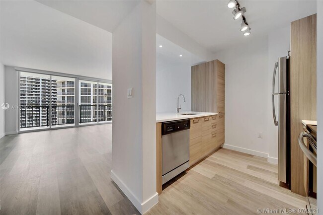 Foto del edificio - 1756 Bayshore Dr