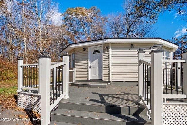 Building Photo - 202 Palomino Pl