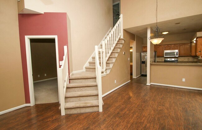 Foto del edificio - Townhome in sought after Coventry.