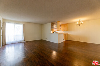 Building Photo - 5330 Zelzah Ave