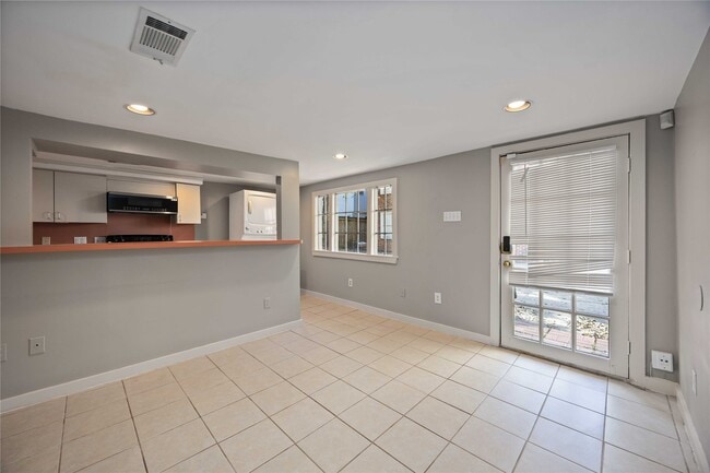 Building Photo - 1711 Wentworth St