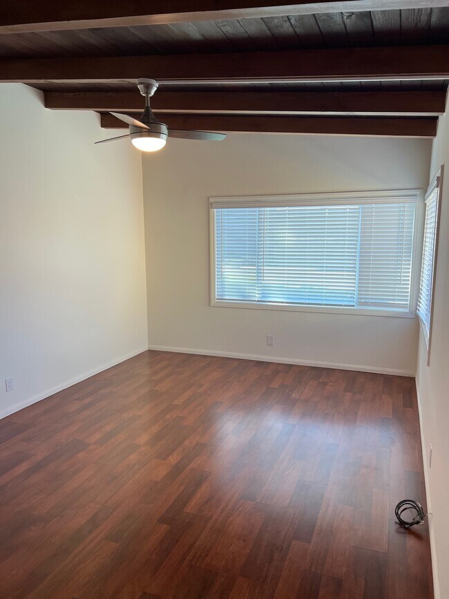 Building Photo - 300 Calle Miramar