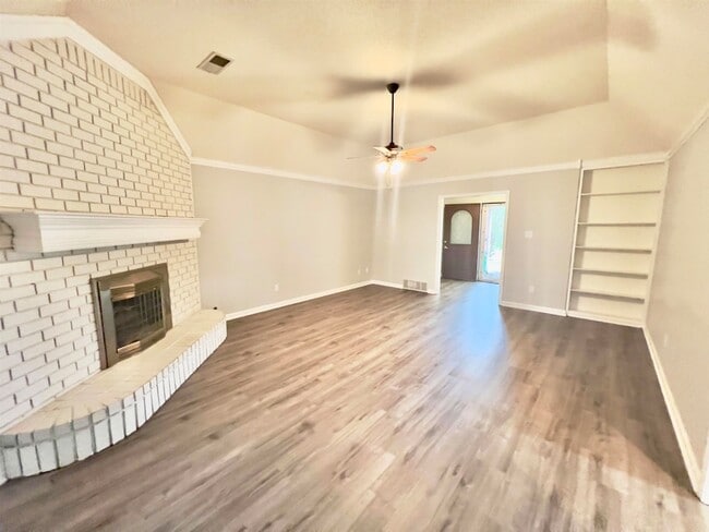 Building Photo - 545 Wilkes Cove