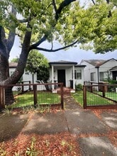 Building Photo - 2100-2118 Yajome St