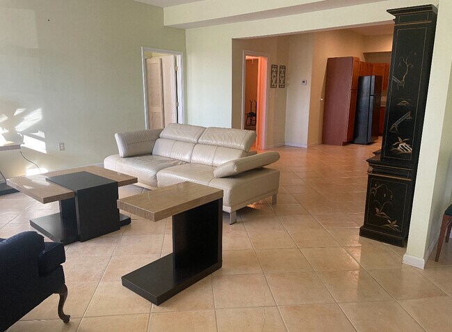 Foto del edificio - 8323 Robey Ave