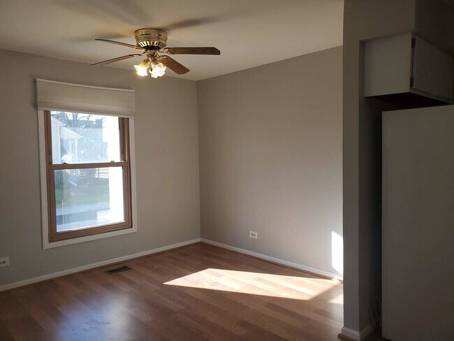 Building Photo - 2630 College Hill Cir