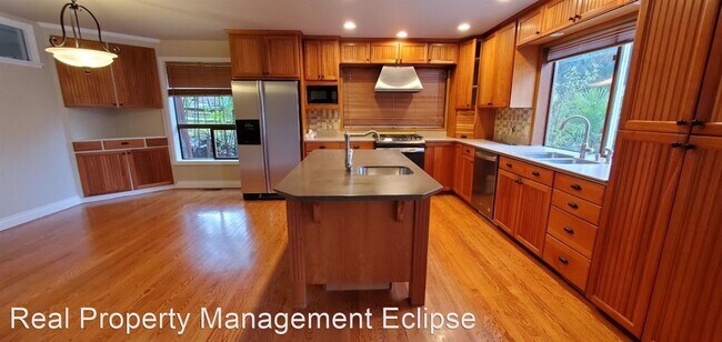 Building Photo - 3 br, 2.5 bath House - 18144 SE 42nd Pl.
