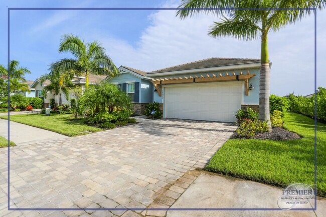 Foto del edificio - ***STUNNING 4 BEDROOM HEATED POOL HOME IN ...