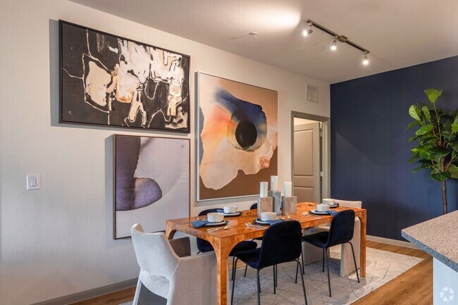 Foto del edificio - Bright, Bold, Beautiful!