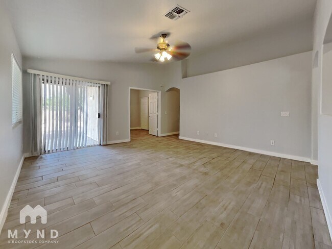 Foto del edificio - 3811 S 74th Dr