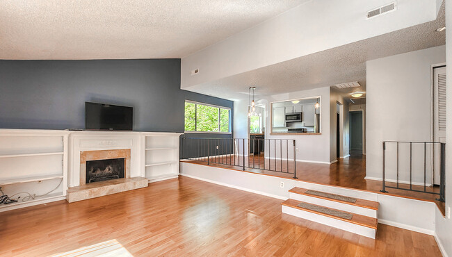 Building Photo - 37 Greenridge Ct