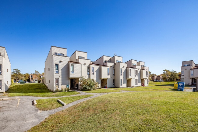 Building Photo - 3528-3532, 3550 & 3590 Downpatrick Road