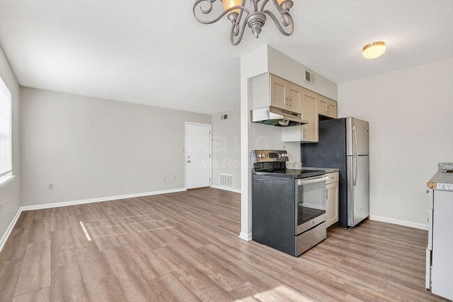 Building Photo - 3325 Breckenridge Ln