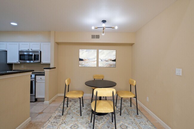 Foto del edificio - Fabulous 2 bedroom condo for rent in San R...