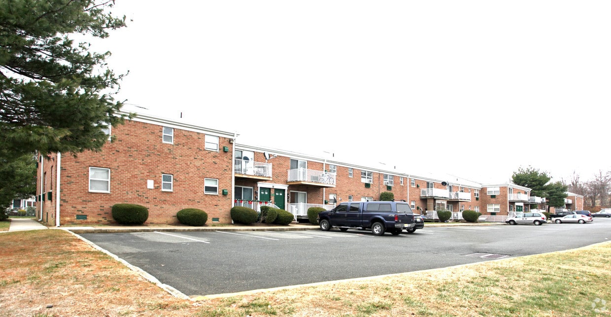 Willett Gardens Apartments South River