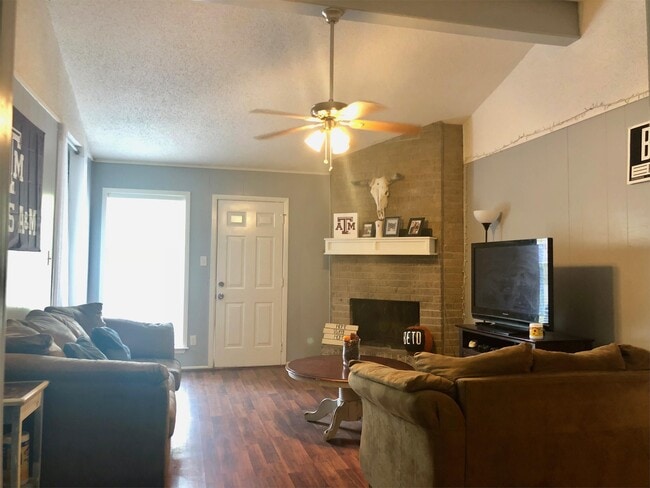 Building Photo - 1411 Holik Dr