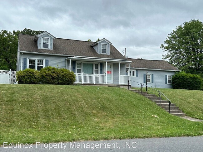 Foto del edificio - 4 br, 1 bath House - 2401 Lawnherst Ave