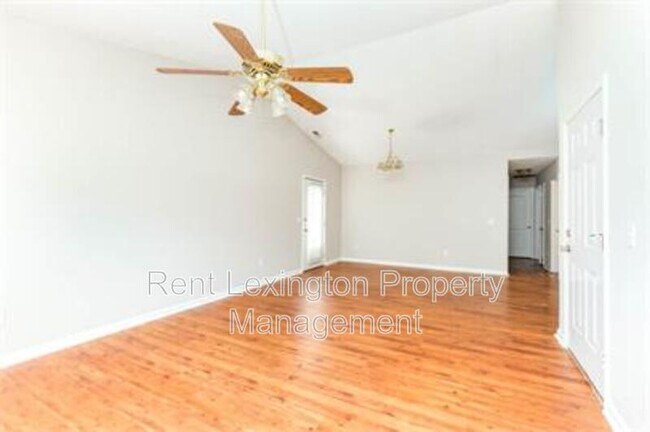 Foto del edificio - 300 Elkchester Cir