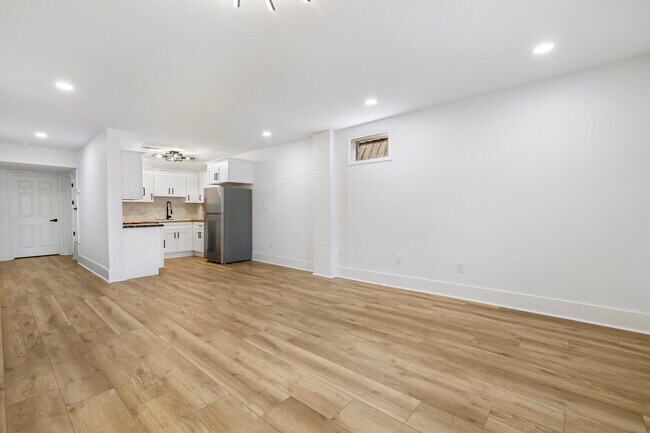 Foto del edificio - 1001 W Victory Dr