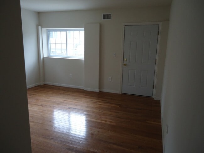 Building Photo - 8029 Erdrick St