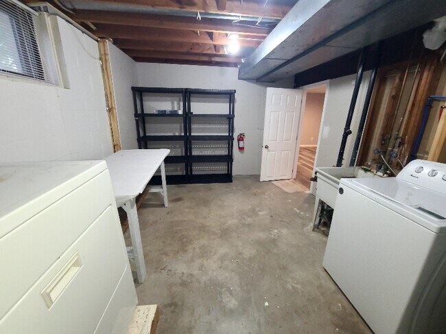 Foto del edificio - 8232 Noble Ave N