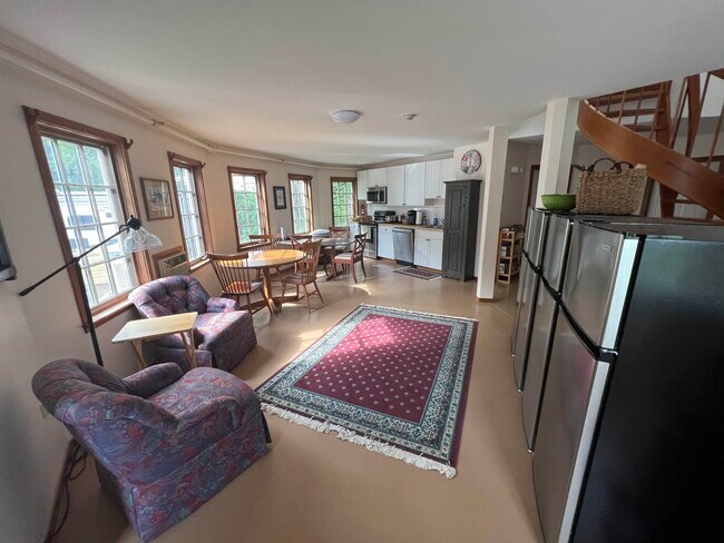 Foto del edificio - 651 River Rd