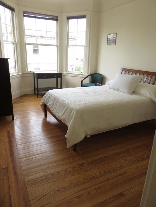 Amplios estudios w/ Bay Window - 3415 22nd St