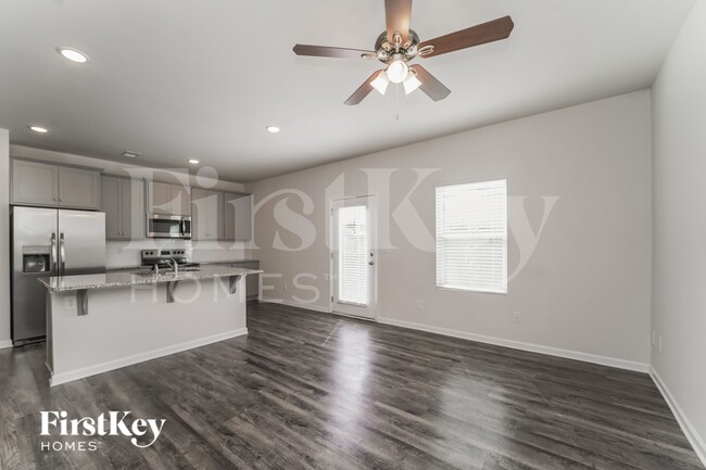 Foto del edificio - 10714 Rivergate Dr NW