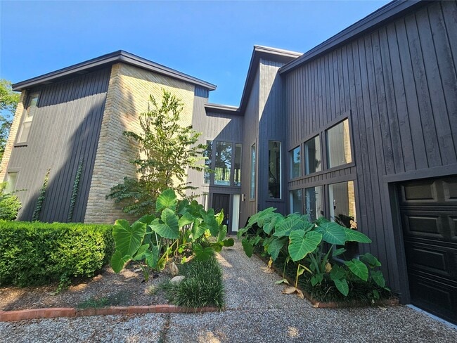 Building Photo - 2918 Manila Ln