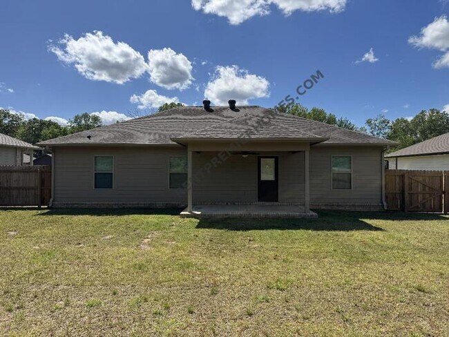 Building Photo - 49 Birchwood Dr