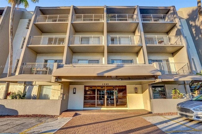 Foto del edificio - 1595 NE 135th St