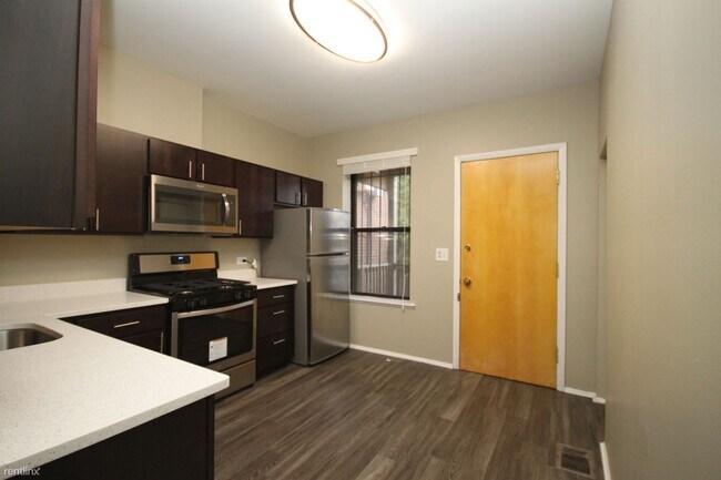 Building Photo - 2 br, 1 bath  - 820 W Willow ST Apt 3 Unit 3