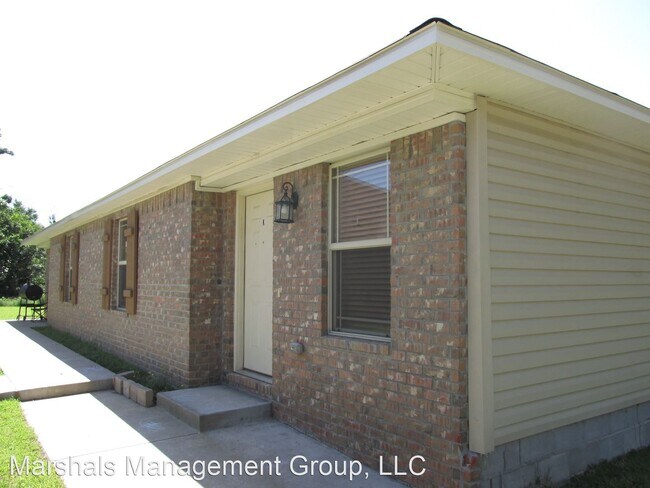 Building Photo - 910 Cavanaugh Rd