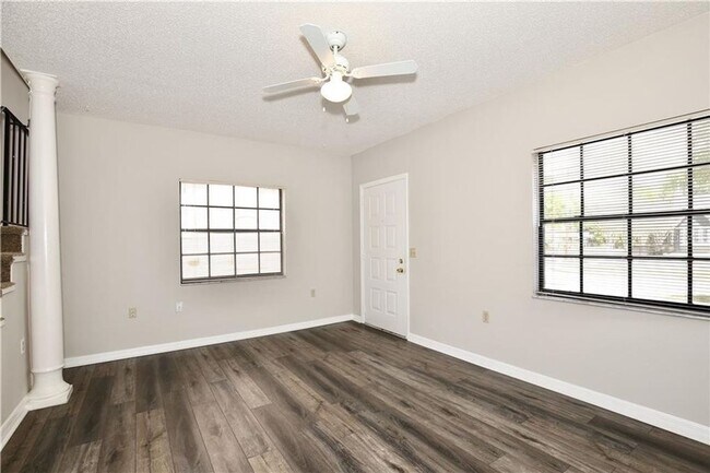 Foto del edificio - Just Listed!   Updated 2 Bedroom Townhome located in Downtown Orlando