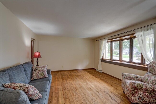 Building Photo - 7218 E Branford Ln