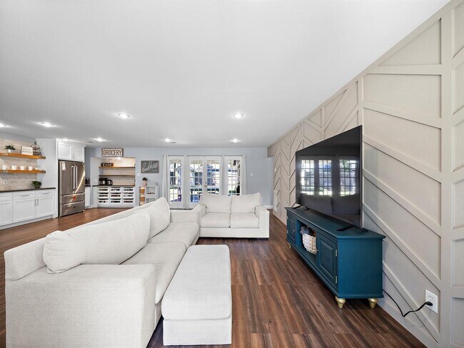 Building Photo - 9210 Kempwood Dr