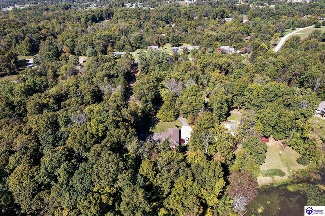 Building Photo - 306 Forest Trce