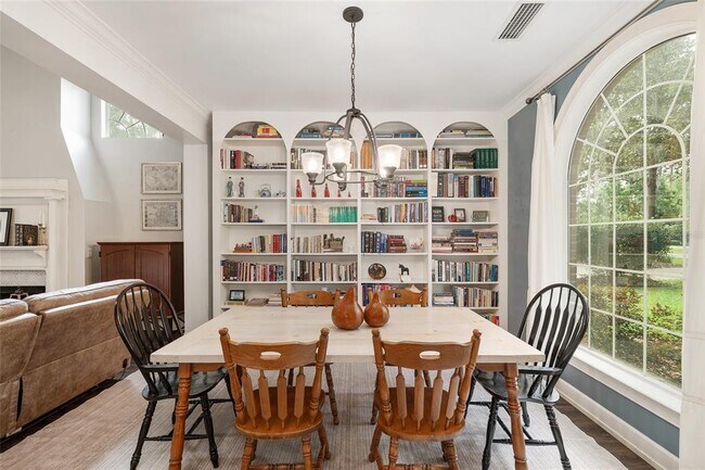 Building Photo - 5512 NW 51st Ave