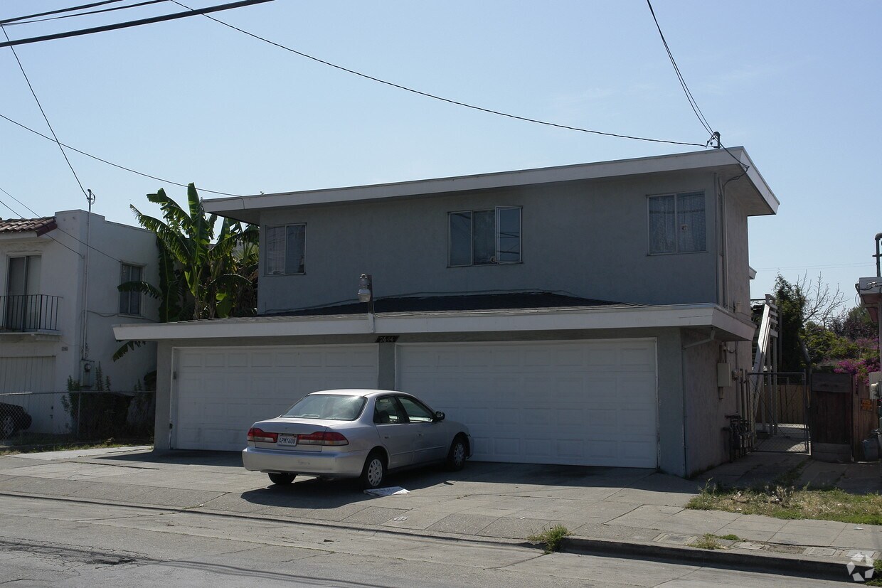 Primary Photo - 2644 35th Ave