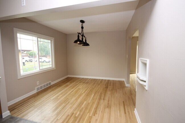 Building Photo - 3709 3rd Ave N
