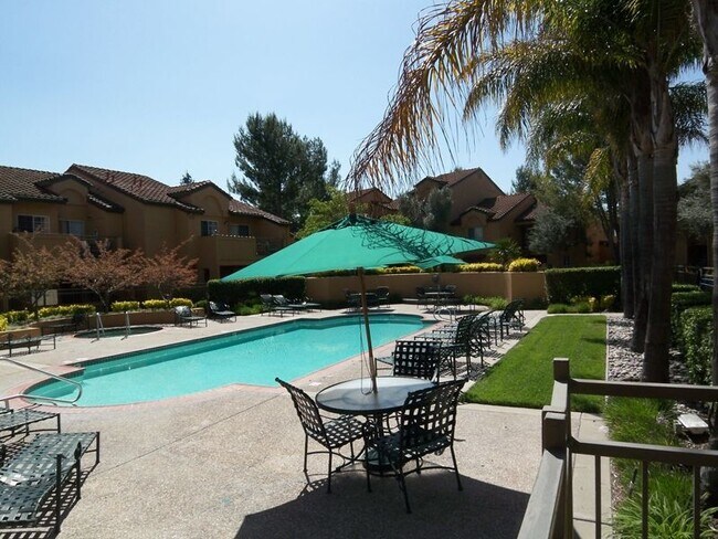 Foto del edificio - 745 Watson Canyon Ct