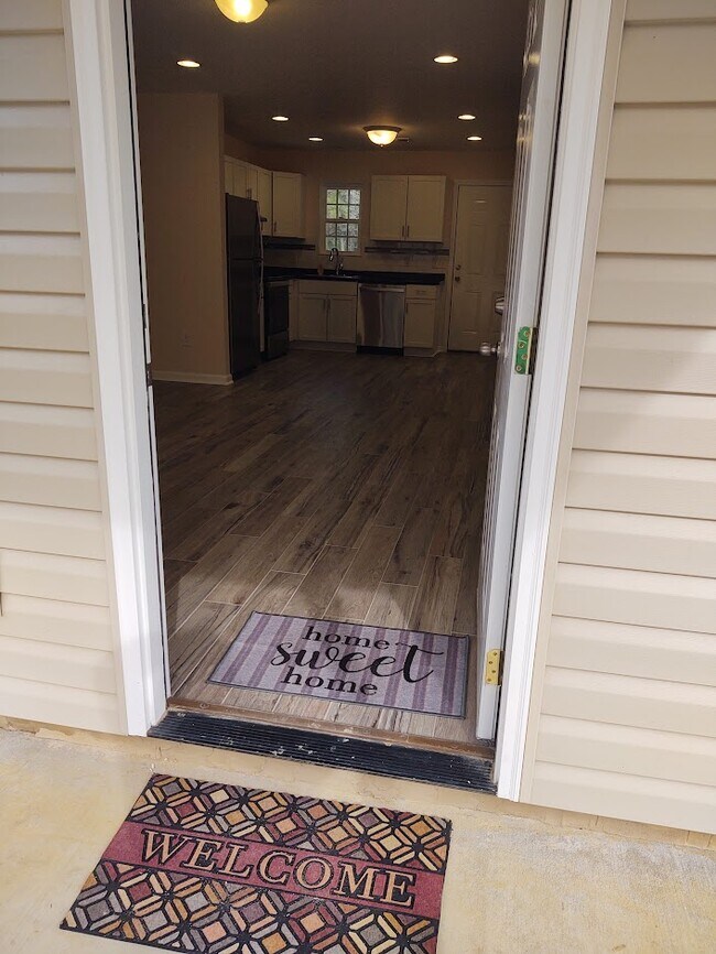 230 E Meadowlake Pky Unit 230B, Swainsboro, GA 30401 Apartments in